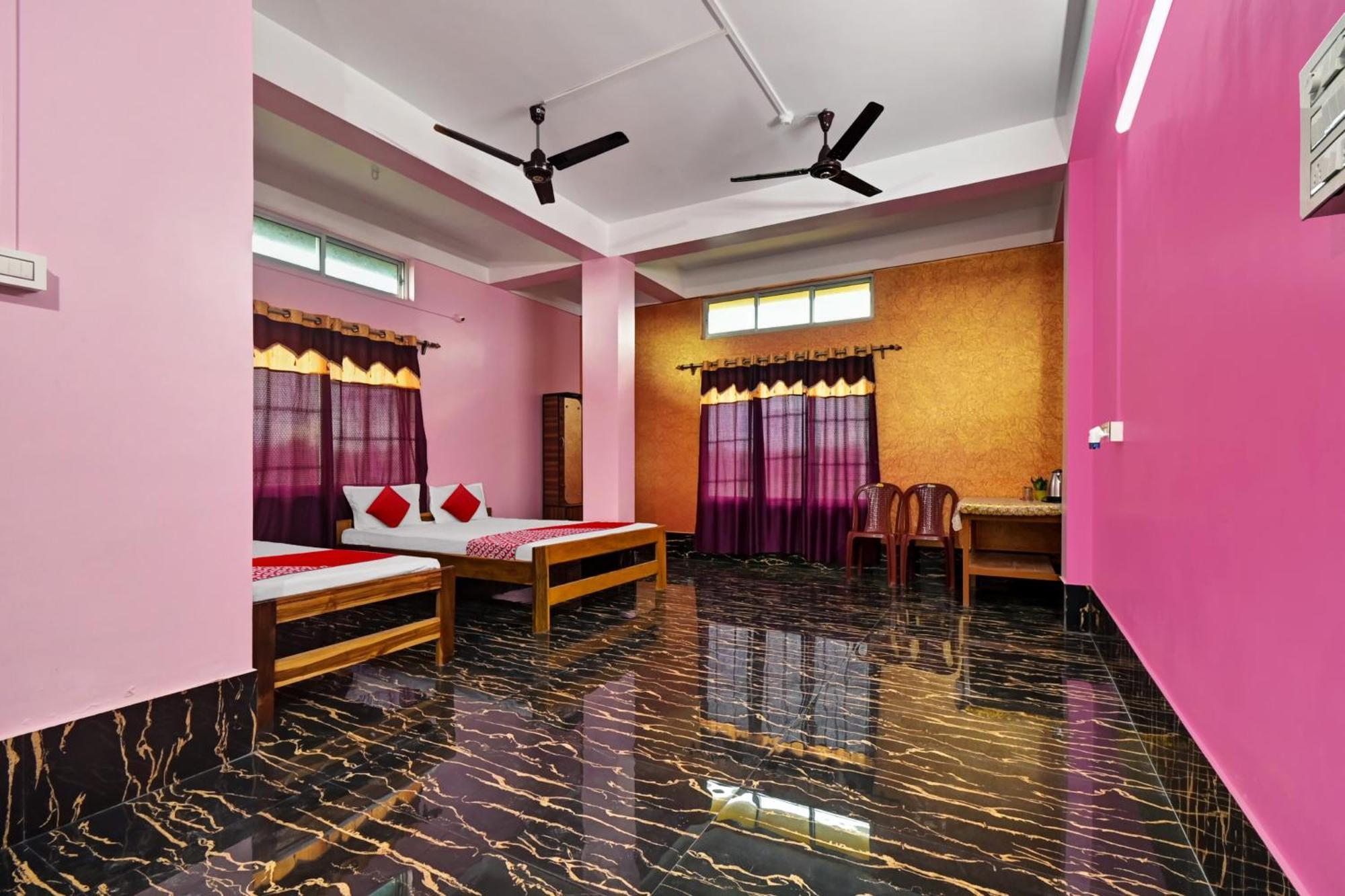 Oyo Flagship The Brahmaputra Homestay グワーハーティー エクステリア 写真