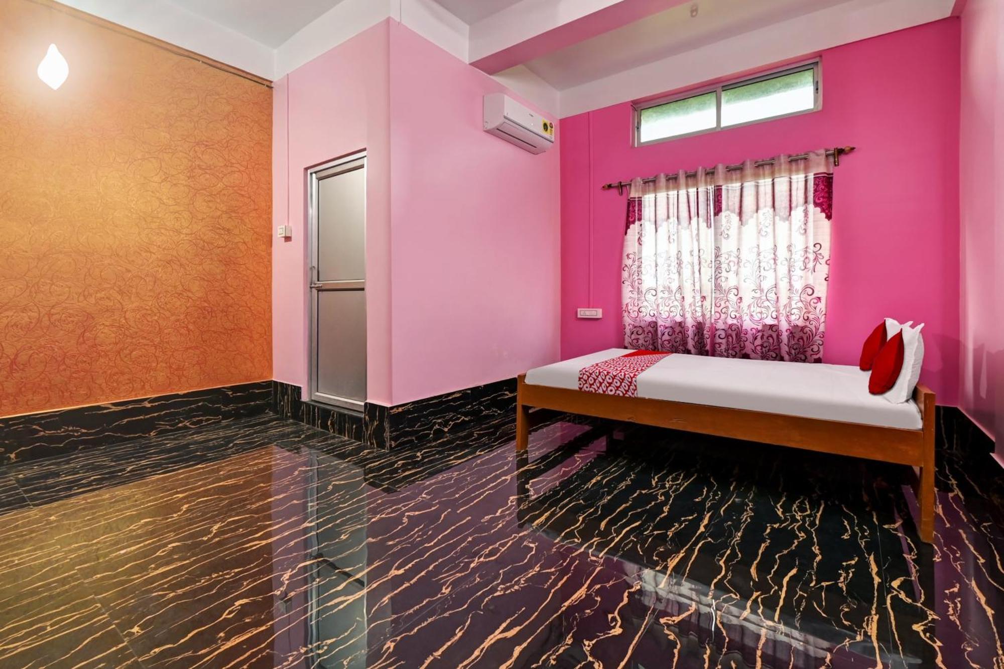 Oyo Flagship The Brahmaputra Homestay グワーハーティー エクステリア 写真