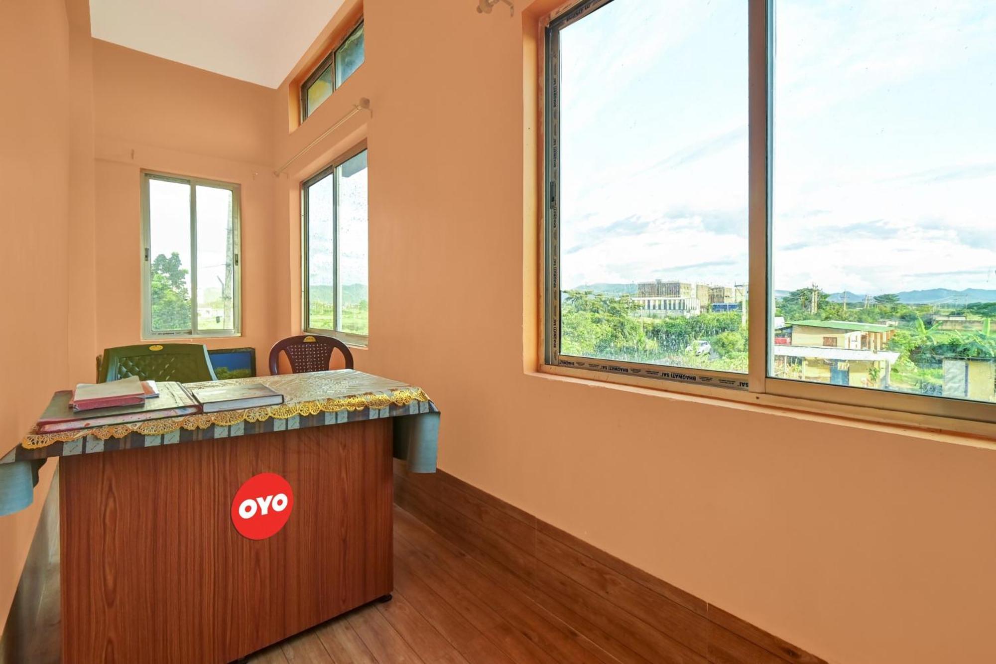 Oyo Flagship The Brahmaputra Homestay グワーハーティー エクステリア 写真