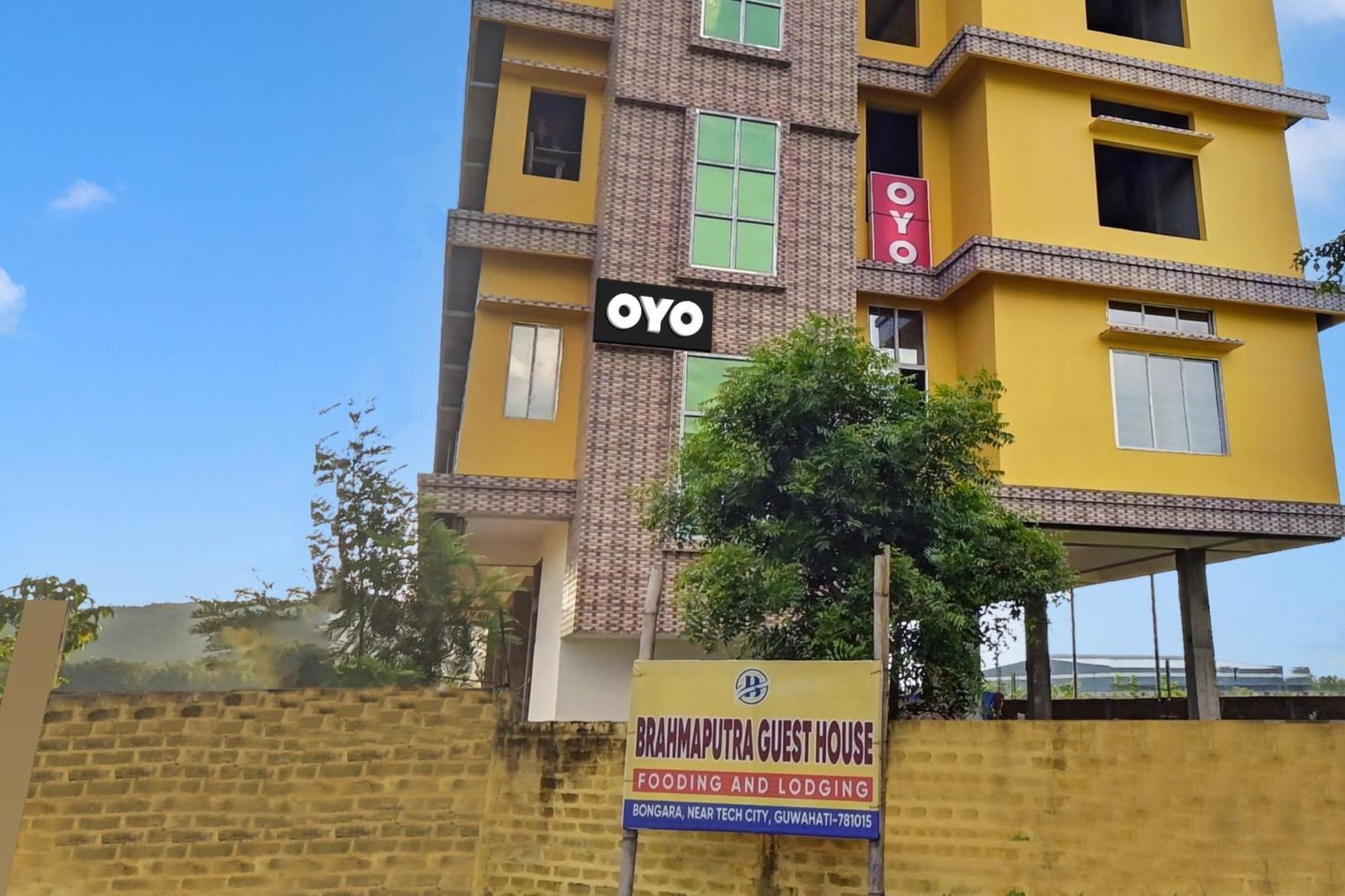 Oyo Flagship The Brahmaputra Homestay グワーハーティー エクステリア 写真