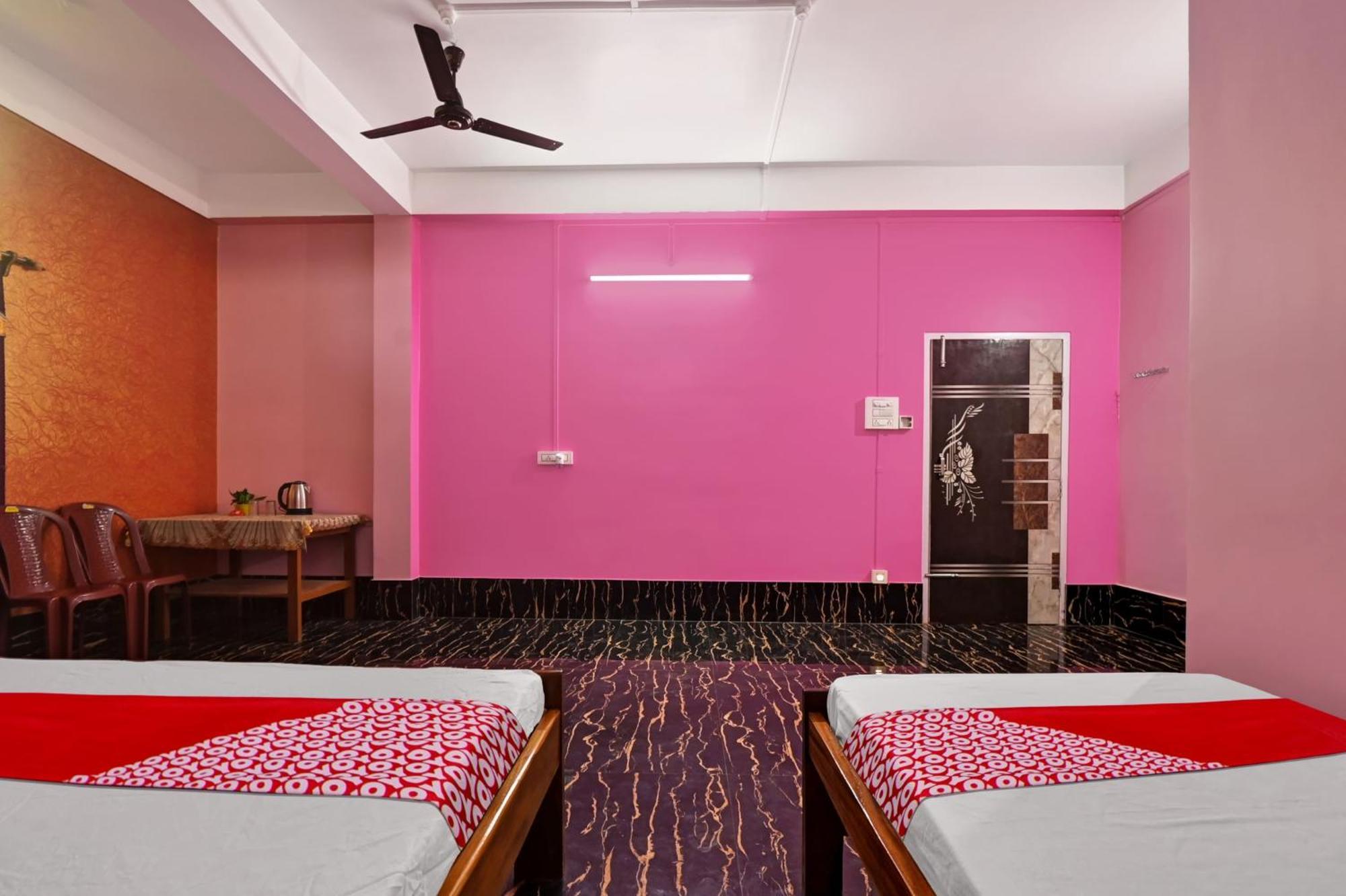 Oyo Flagship The Brahmaputra Homestay グワーハーティー エクステリア 写真