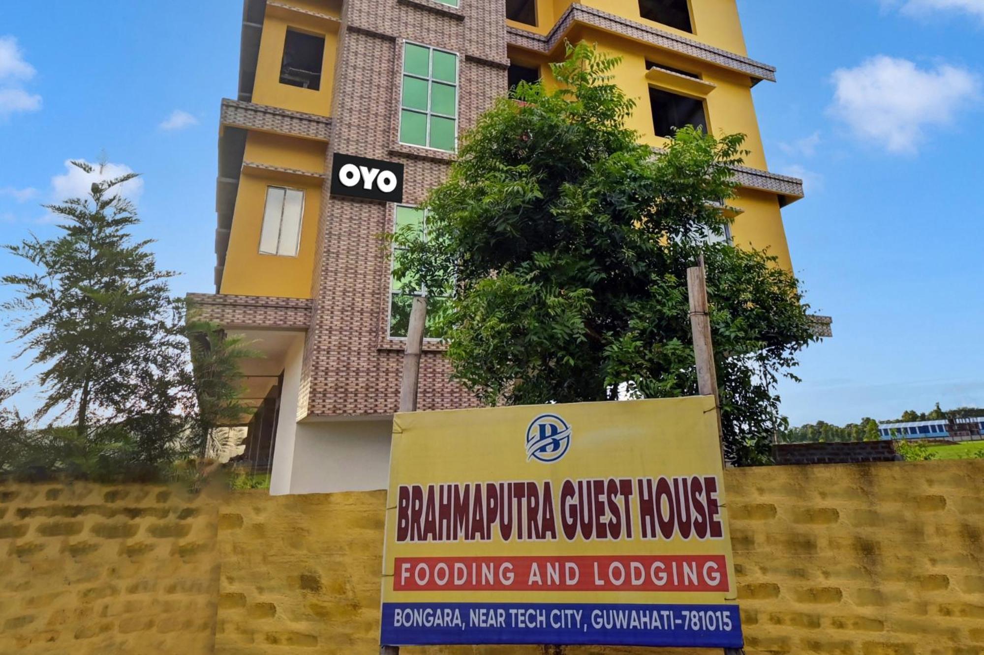 Oyo Flagship The Brahmaputra Homestay グワーハーティー エクステリア 写真