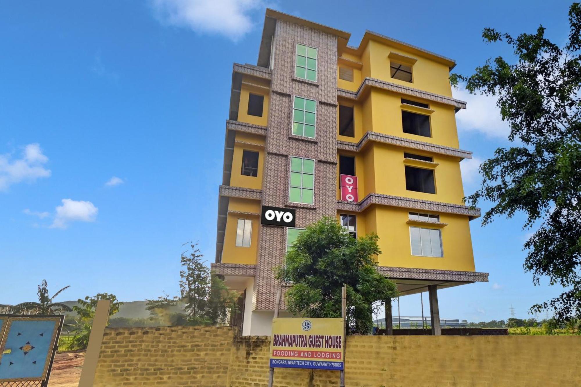 Oyo Flagship The Brahmaputra Homestay グワーハーティー エクステリア 写真