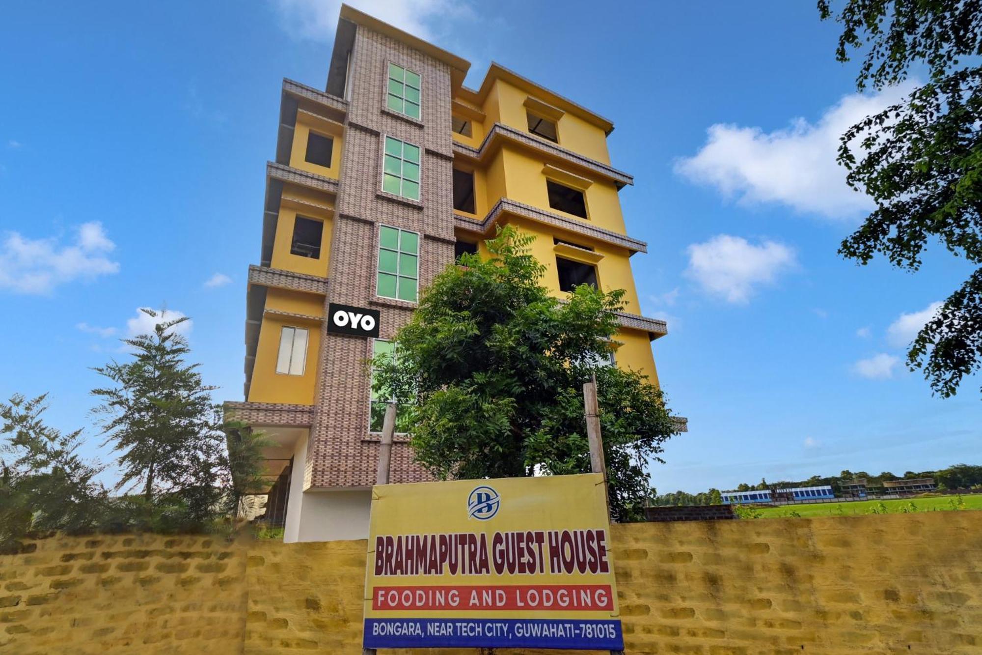 Oyo Flagship The Brahmaputra Homestay グワーハーティー エクステリア 写真