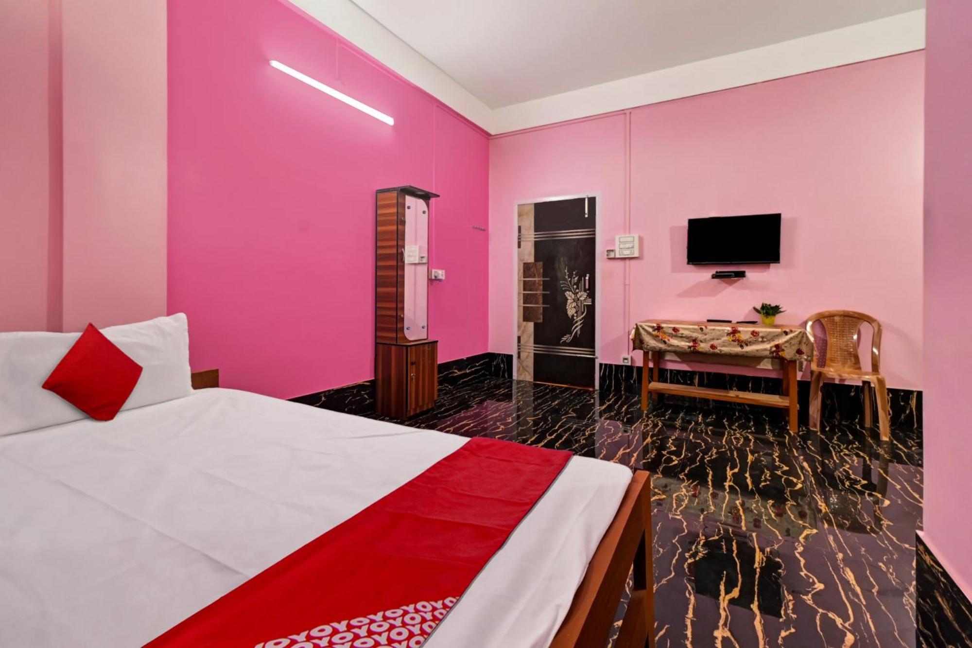 Oyo Flagship The Brahmaputra Homestay グワーハーティー エクステリア 写真