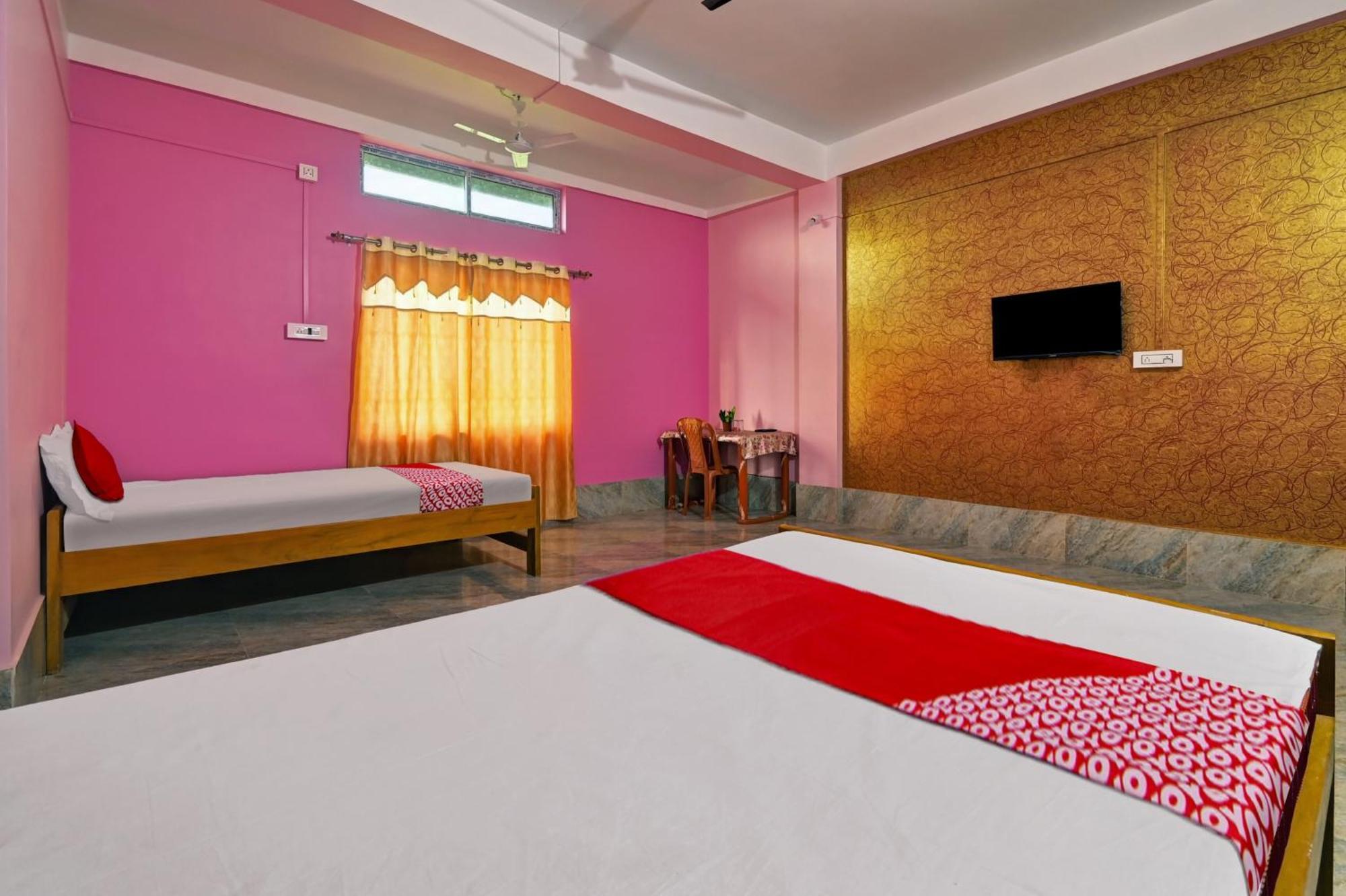 Oyo Flagship The Brahmaputra Homestay グワーハーティー エクステリア 写真