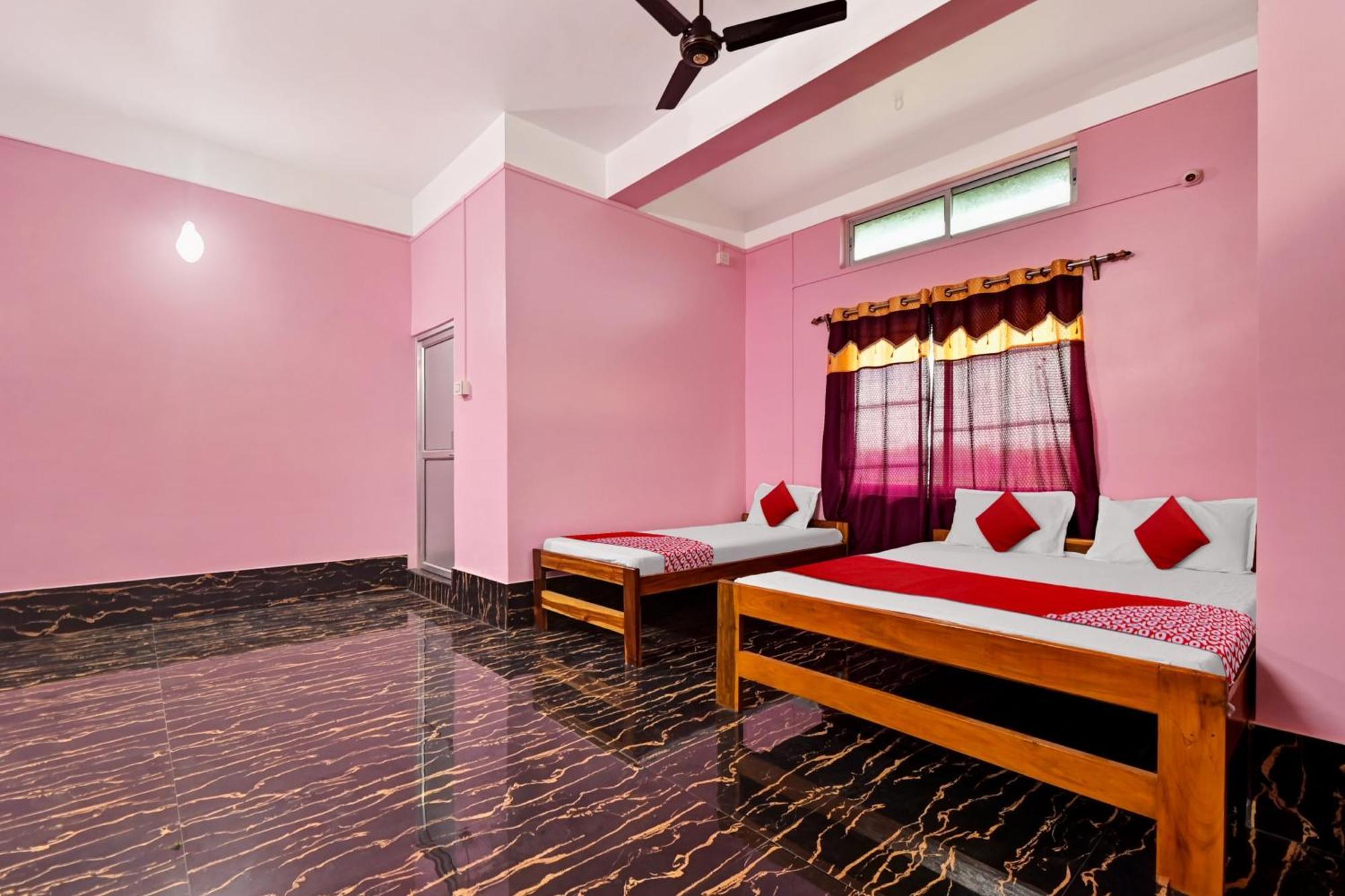 Oyo Flagship The Brahmaputra Homestay グワーハーティー エクステリア 写真